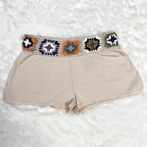 Hello Nite! Crochet Waist Terry Lined Shorts in Khaki Size S - Picture 2 of 6